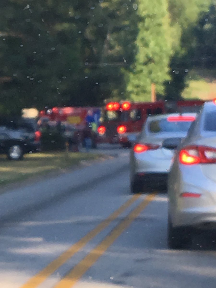 RaeHarkness's tweet photo. ⁦@wsbradio⁩ traffic stopped for medical emergency Snapfinger and Emerald Dr https://t.co/qMTgo2Y15B