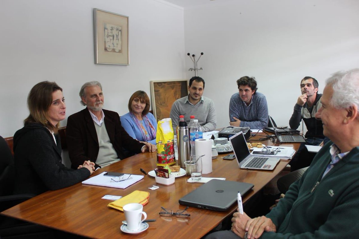 CienciaSantaFe's tweet photo. ¡Santa Fe 4.0 con todo!
Avanzamos en la articulación con actores clave para el desarrollo de la provincia, con financiamiento y formación 📲📊🌐 Hoy nos reunimos con representantes del INGAR-CONICET Santa Fe, ADIMRA y CAFyPEL para avanzar en el proyecto #LabTICs https://t.co/P58l4QEzr1