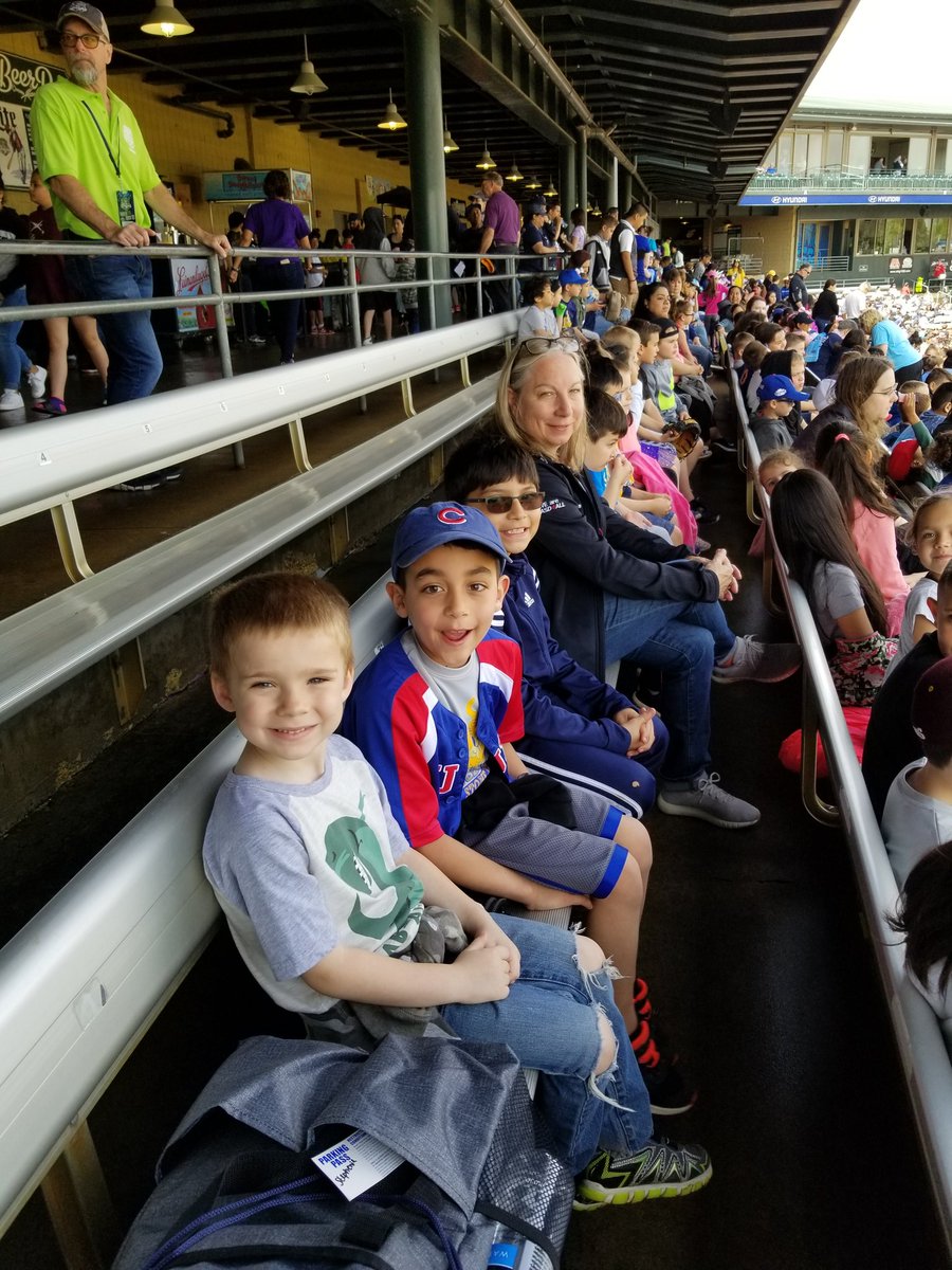 StraubMrs's tweet photo. Great time at the Cougars game! https://t.co/fCWdd1venL