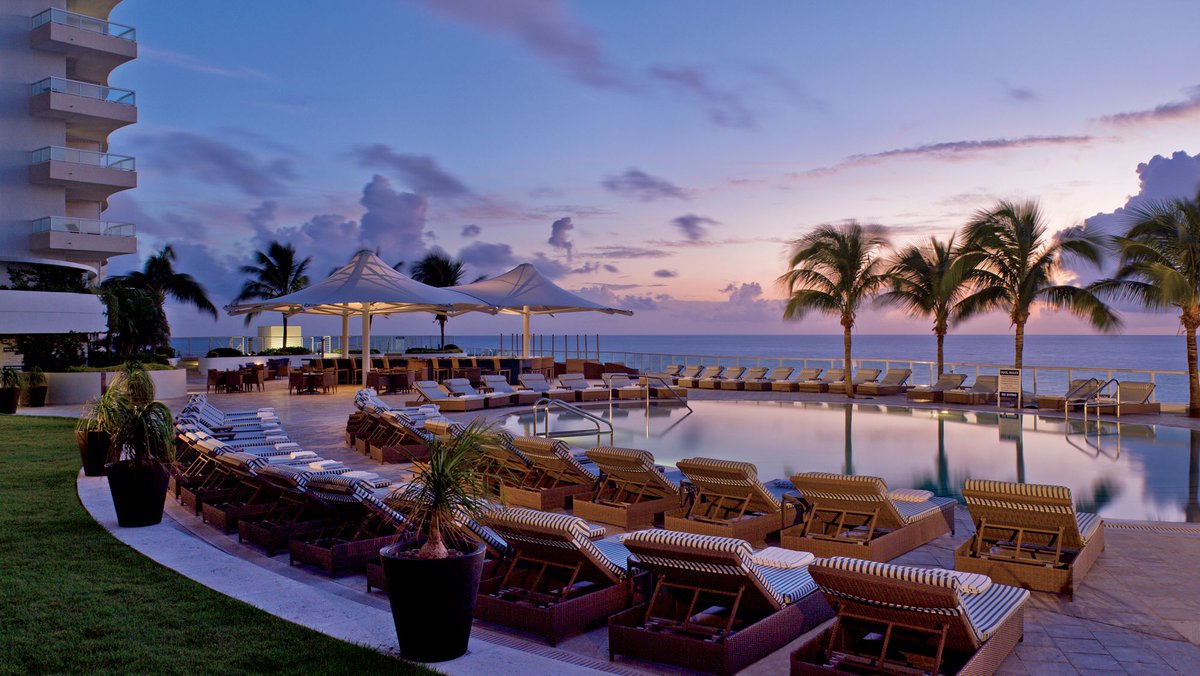 visitlauderdale's tweet photo. We love sunsets at @RitzCarlton Fort Lauderdale, and this pool deck has your name on it! Get packing and #VacationLikeAVIP: https://t.co/rxSXUdhuwM https://t.co/8AJBCkQnt4