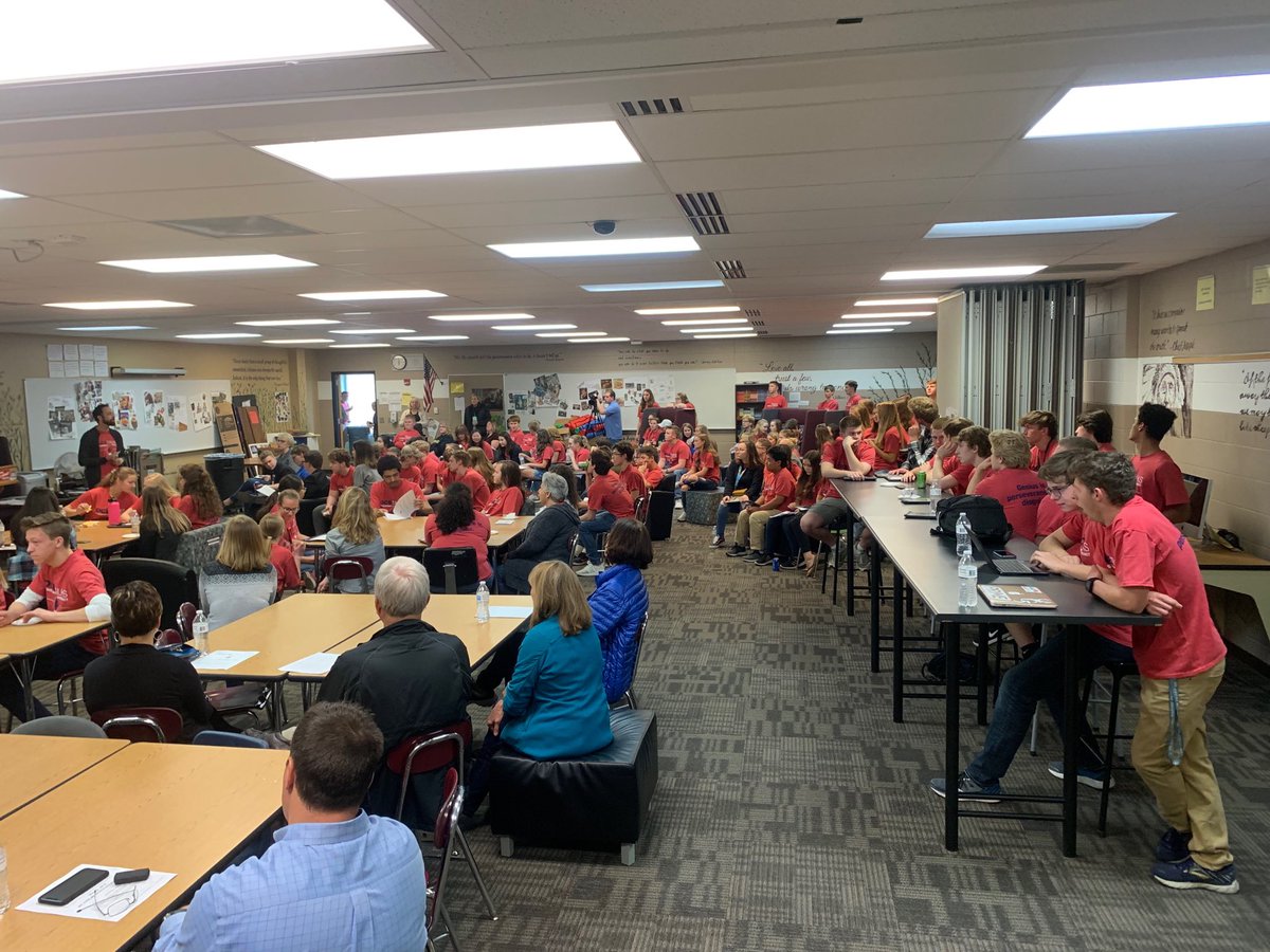 RealCaseyNye's tweet photo. #EverestPride students representing their genius tonight. 150 DCETalks creatively highlighting AP #UShistory knowledge. https://t.co/MwDl2so3rR