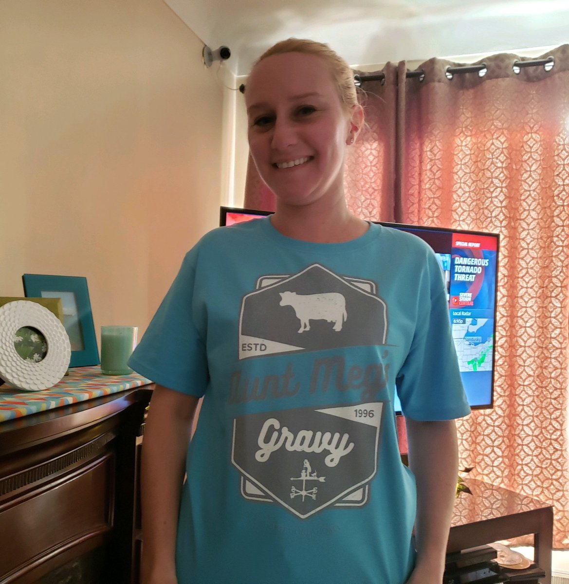 WXGirl_Dionna's tweet photo. "Did you see my cows out front?" #twister #auntmeg #wakita https://t.co/27ffa74dzP