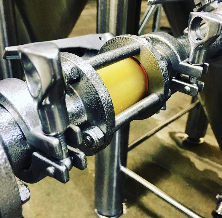 GreenFlash_NE's tweet photo. Our Tropical DNA is freshly on tap and as hazy as ever so come on down and grab a pint! https://t.co/fhB38gxmXF
