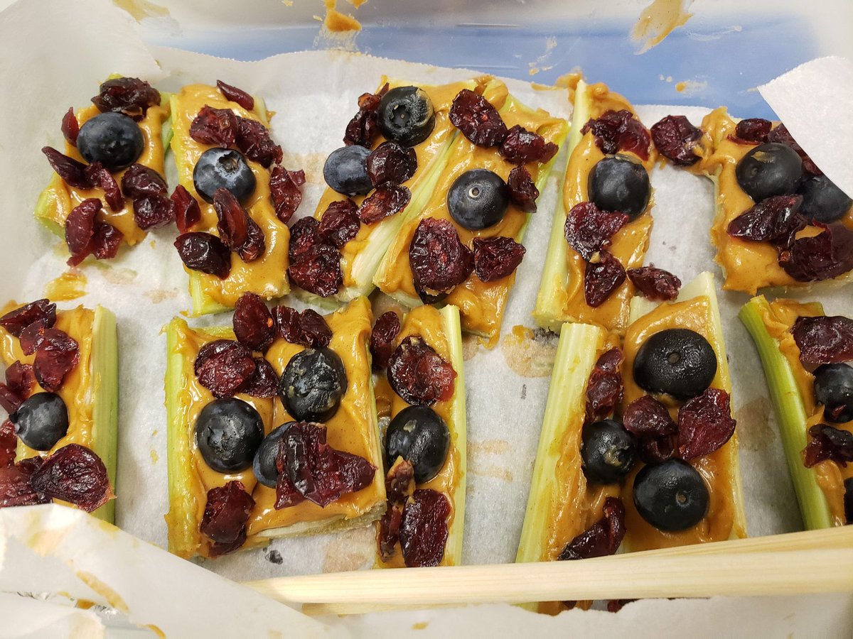 KidneyHI's tweet image. Our #DiabetesPreventionProgram just reached their midway point and celebrated with healthy and nutritious homemade treats! 🎊🎈