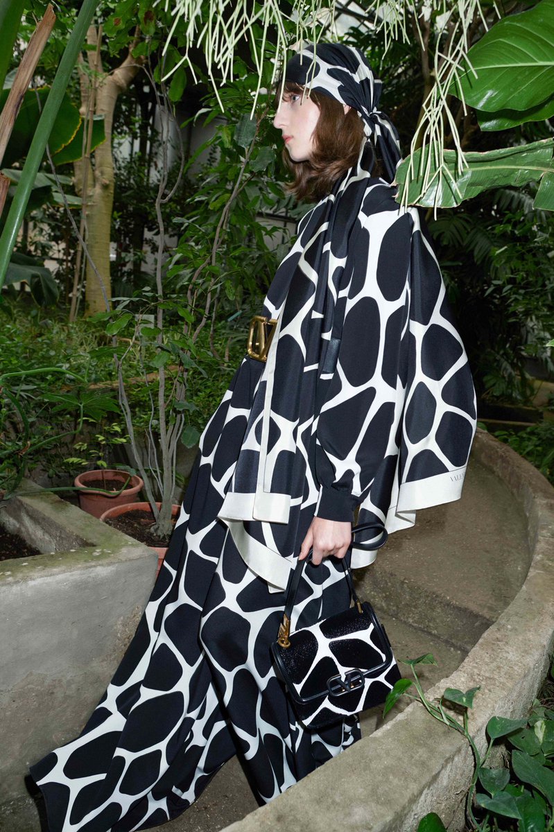 valentino giraffe print