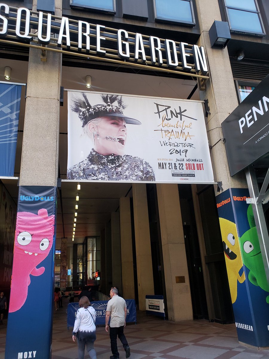 FeldFam's tweet photo. So excited to see #PinkMSG @TheGarden https://t.co/qjvxQ7UEuC
