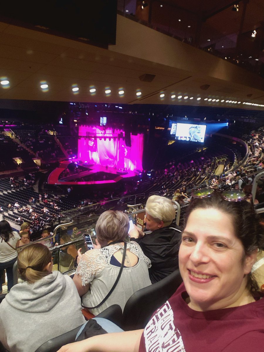 FeldFam's tweet photo. So excited to see #PinkMSG @TheGarden https://t.co/qjvxQ7UEuC