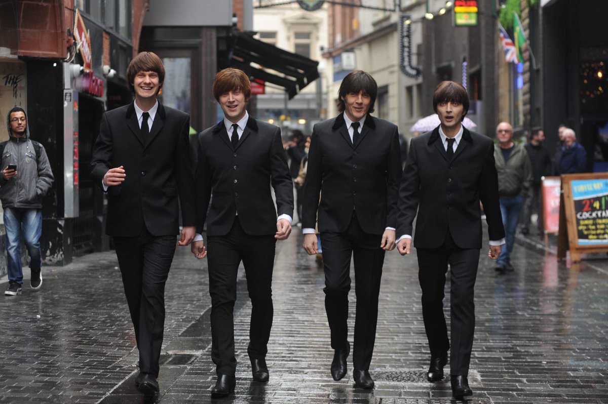 We’ve opened at <a href="/WGBpl/">Winter Gardens BPL</a> Tune into @965RadioWave at 8.30am (Thurs) to hear us chat and sing live in the studio. If you’re out &amp; about along the Prom on Thurs morning, you may even see us on the Comedy Carpet outside Blackpool Tower. Welcome to Blackpool - it’s great to be back! 👍🏻