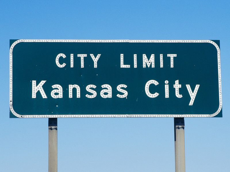 Pray for me as I travel back home to good old Kansas City, MO to lay my beloved aunt to rest. Keep my family lifted, we could use all of the support. 🙏🏾