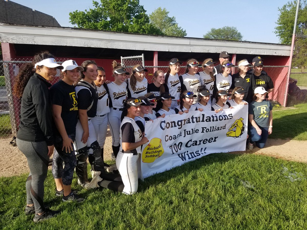 BulldogsHLR's tweet photo. Congrats @GOBULLDOGS_SB on their 6-5 win over Mother McAuley. Coach Folliard becomes just the 7th coach in Illinois history with 700 career victories! https://t.co/oufj4Oomot