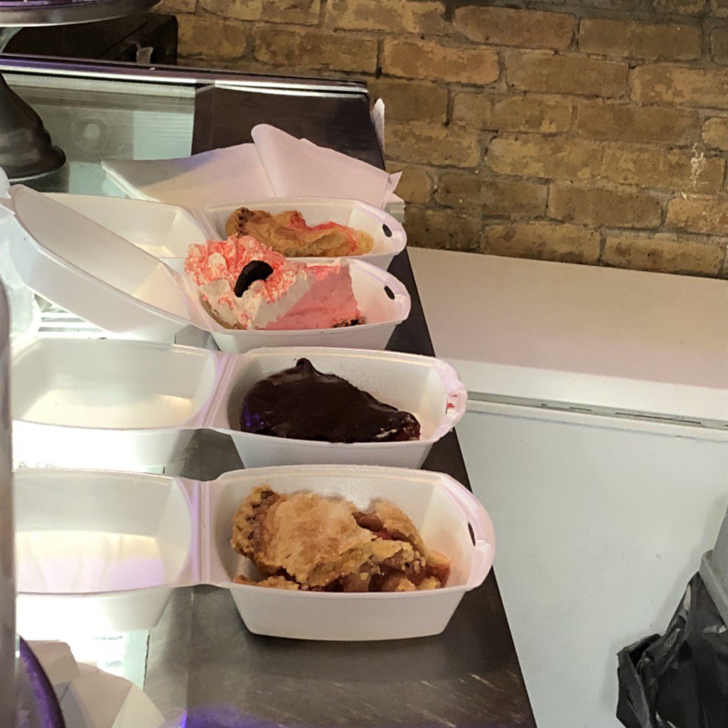6thgradersrule's tweet photo. @angrysong you need to come to Hutto and we need to do #PieHappyHour!!! (Drink and slab of pie for $4.69) https://t.co/Fdp8uGWqK8