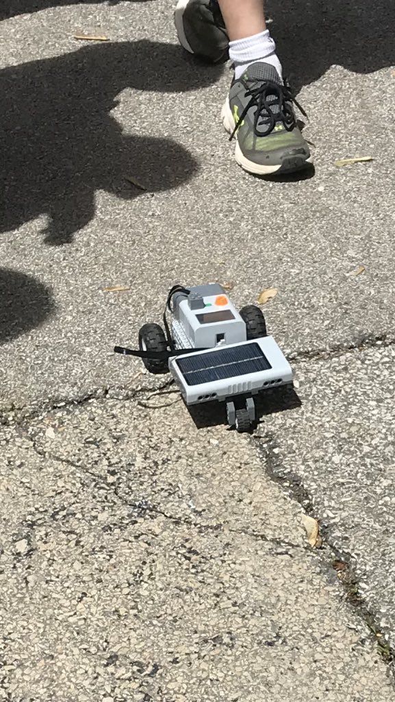 MrsW4thGrade's tweet photo. Exploring the pros and cons of renewable energy using LEGO energy kits. #Empower203 #HeroesChooseKind https://t.co/iaAfgCaOIg