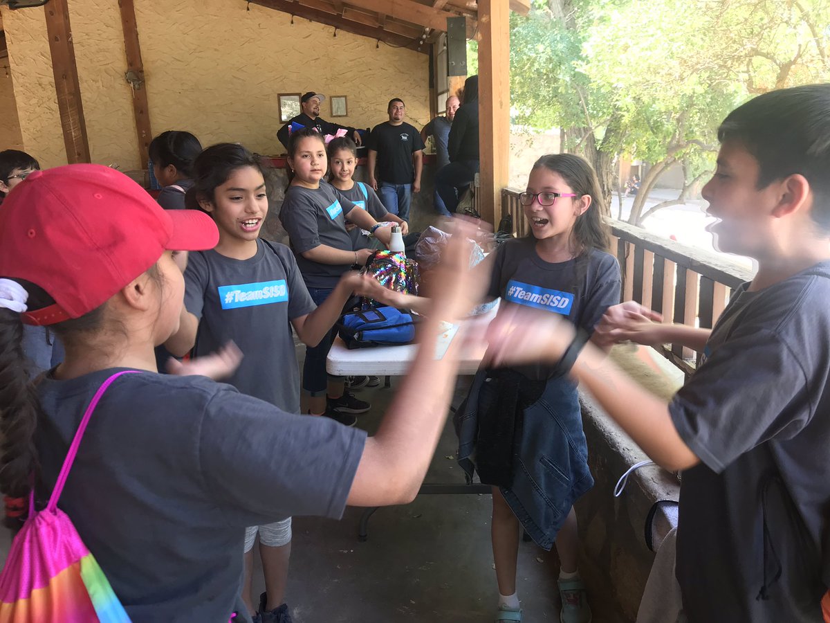 SoReyes_K's tweet photo. Cattleman’s field trip was a blast. Last one of the year and they were all smiles. #3rdgraderules #hdhes #TeamSISD https://t.co/tBDYRN9crz