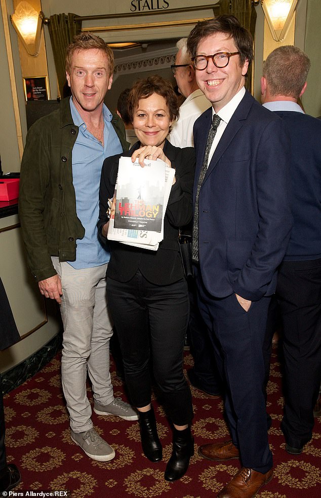 GingersnapDamo's tweet image. Damian and Helen enjoy an evening out together at the Theatre. Find all the details here: damian-lewis.com/?p=32328 #DamianLewis #HelenMcCrory #TheLehmanTrilogy #LehmanBrothers