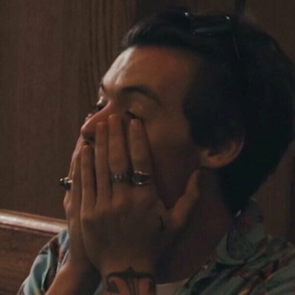 jbowerlarry's tweet photo. @auhouis Nossa senhora das fanfiqueiras odiadoras de au em twitter, que alguém do wattpad faça, please, preciso de uma boa fic pra sofrer. Amém. https://t.co/X8gkTlbfnZ