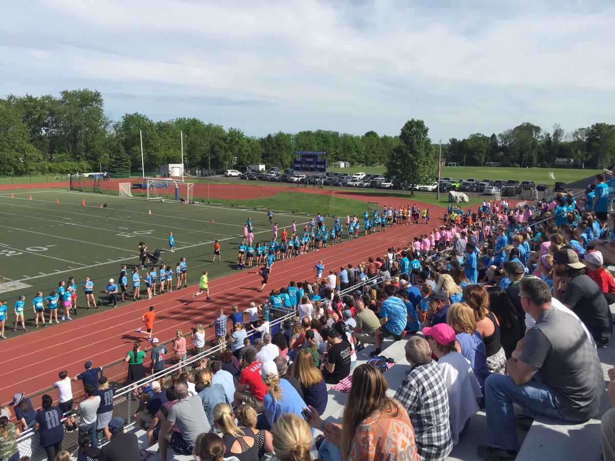 CRhpe's tweet photo. Fantastic day at the annual 6️⃣th grade track meet‼️ Congratulations to all of our participants &amp; rock run &amp; tug of war champs‼️ &amp; thank you to our high school volunteers‼️#crpride https://t.co/HcBvEvkrf9