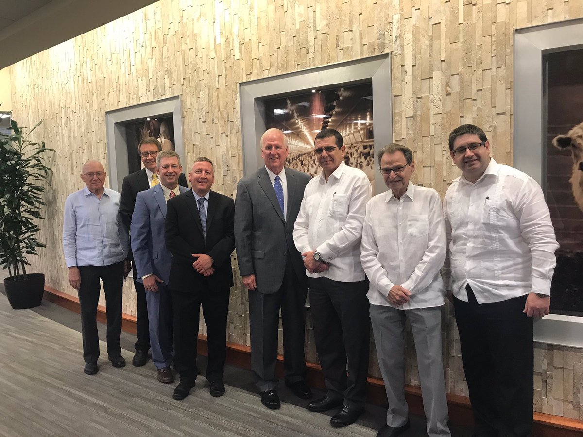 JoseRCabanas's tweet photo. What a nice reception we got from @NCFarmBureau and Go Global!! Thank you President Larry Wooten for your friendship and wisdom https://t.co/I1GuMV0dLv
