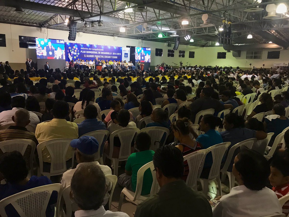 ConsejoCafeSV's tweet photo. #DirectorCSC Como parte de las instituciones al servicio de la caficultura que dirige #MinistroOrtez, el @ConsejoCafeSV participó en presentación Informe Cumplimiento Plan Quinquenal de Desarrollo 2014-2019 El Salvador Productivo, Educado y Seguro del Presidente @sanchezceren https://t.co/LaDcFckUlD