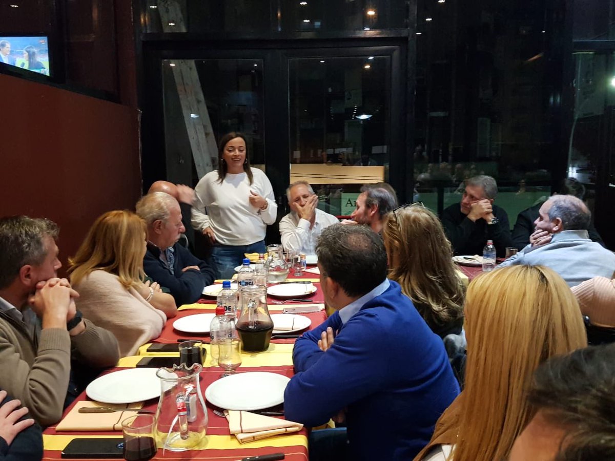 ceciliamoreauok's tweet photo. Con los amigos del @FrenteRenovador de la 3era sección electoral #MassaPresidente @SergioMassa 💪🏽🇦🇷 https://t.co/CAzh5DqTxx