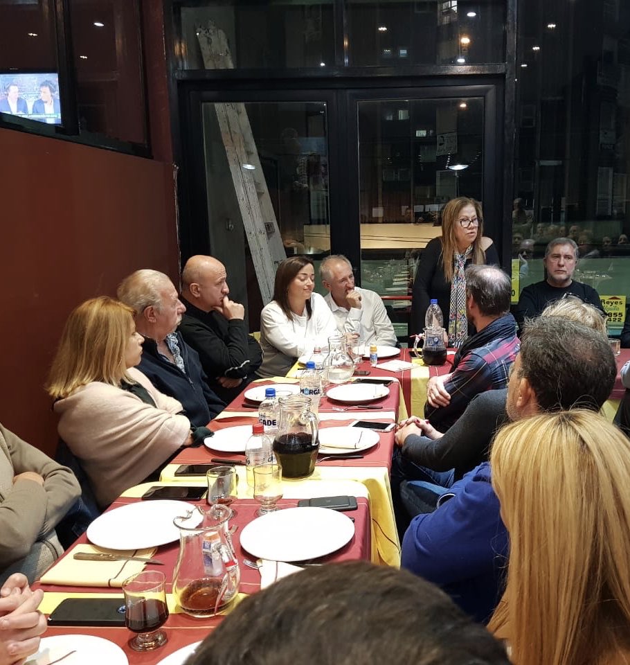 ceciliamoreauok's tweet photo. Con los amigos del @FrenteRenovador de la 3era sección electoral #MassaPresidente @SergioMassa 💪🏽🇦🇷 https://t.co/CAzh5DqTxx