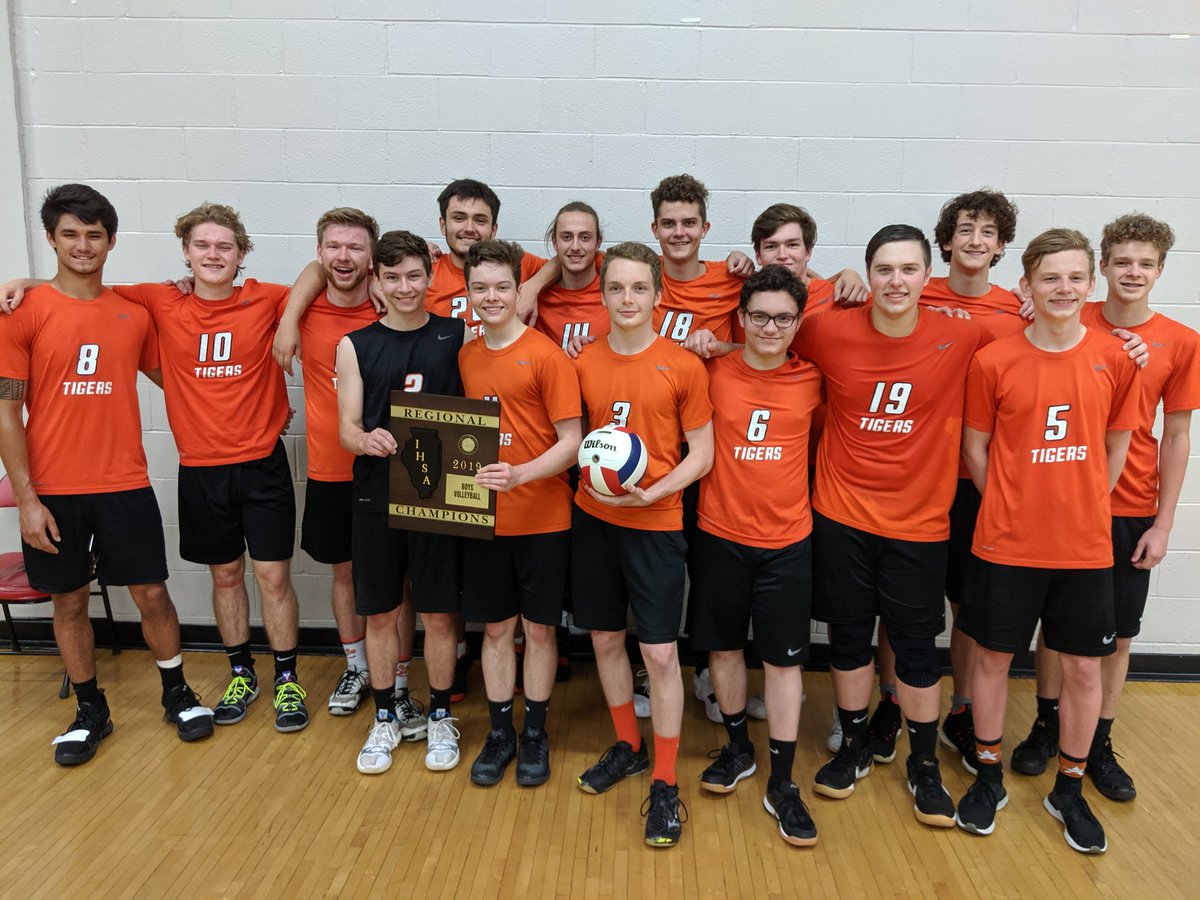 Regional Champs 3 years in a row! Hard fought victory against an impressive <a href="/BELancerBVB/">Belleville East Boys VB</a>. Sectional Semifinal against O'Fallon at Belleville East Friday, 5:30 pm. Gonna be a great match! BE THERE!
<a href="/ehs_orangerush/">Edwardsville’s Orange Rush</a> <a href="/princi_fox/">Alexander Fox</a>