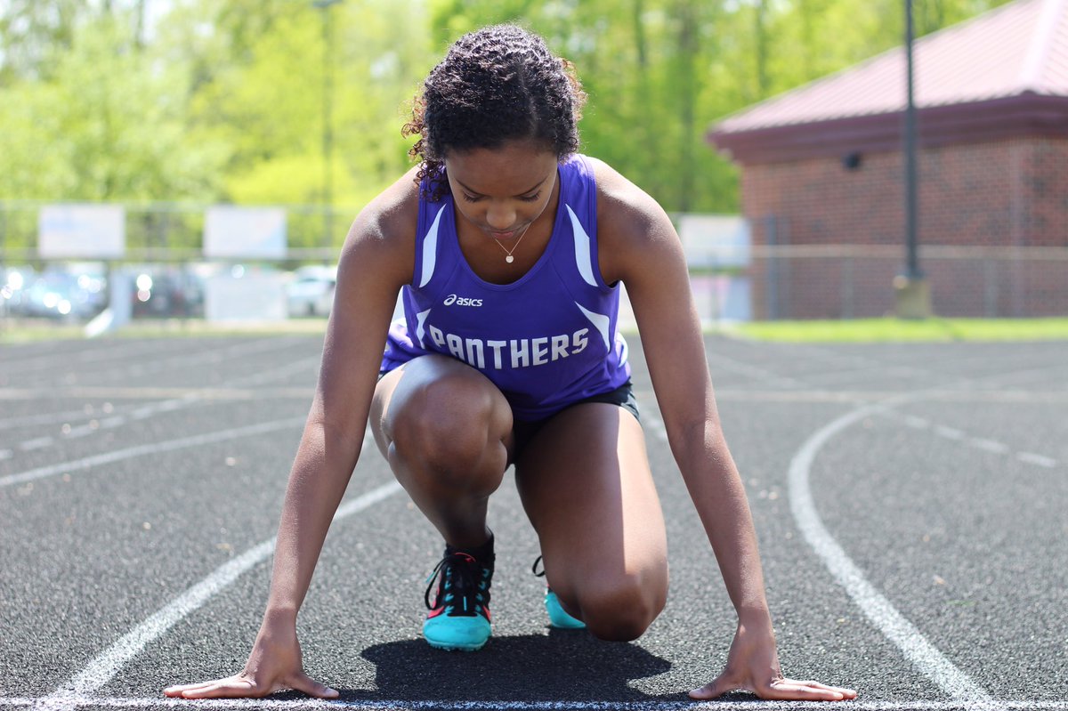 pfhstheroar's tweet photo. The future is FEMALE 🤩 read more about these athletes and SO MUCH MORE in ISSUE 3 of the ROAR MAG. Coming next week! Bring $2 to rm 239 to preorder a copy!! 📷 @AbbyDetorie @PFannouncements https://t.co/SBtFZZ2szt