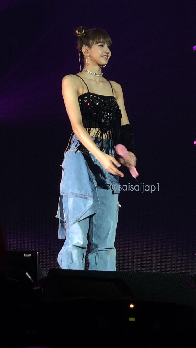 saisaijap1's tweet photo. พี่ไปดูที่ลอนดอนส่งมาให้ คือกรี๊ดหนักมาก น่ารักไปไหนลิซซซ #LALISA #LISA #BLACKPINK #BLACKPINKinLONDON @ygofficialblink https://t.co/Uyps0K4QA0
