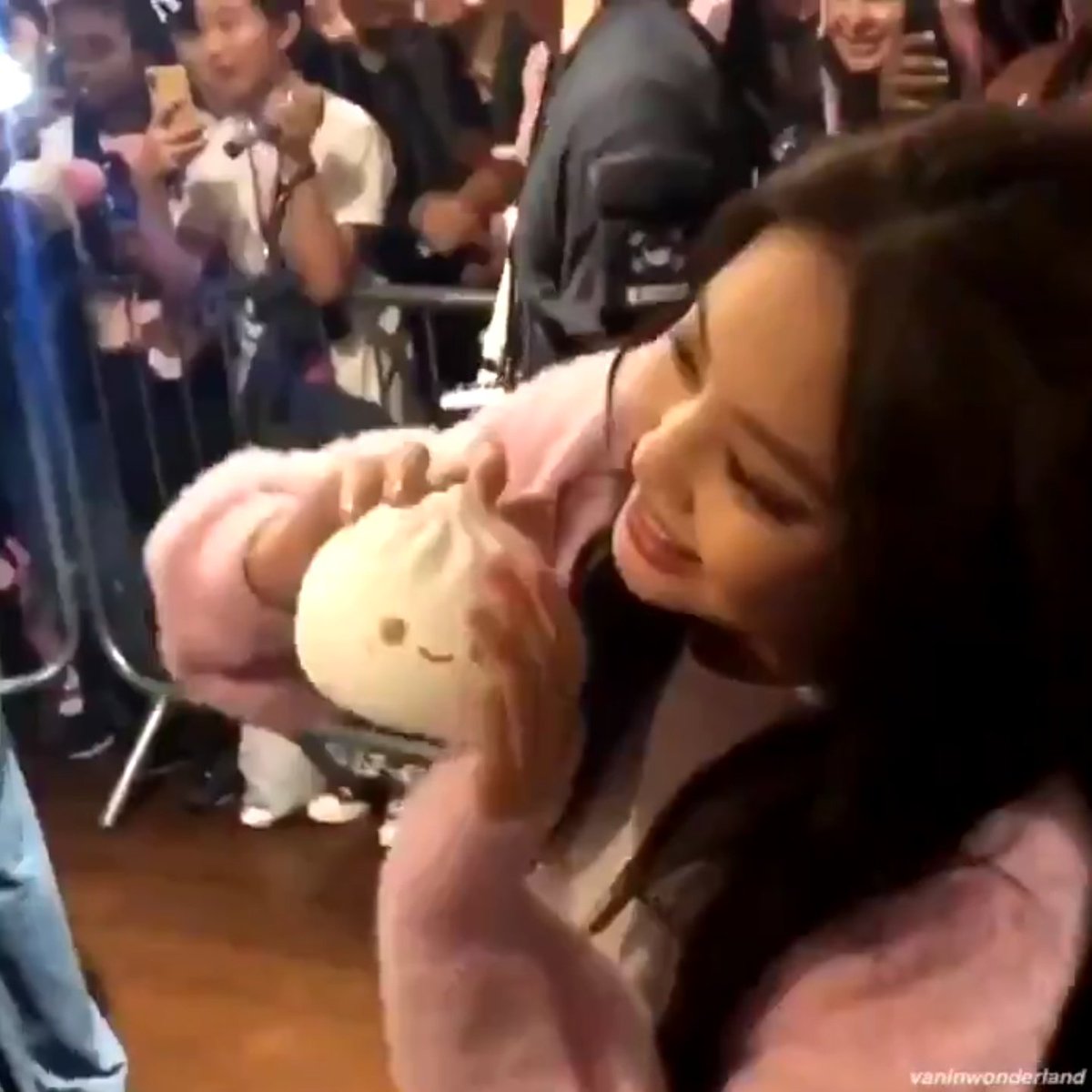 millet2u's tweet photo. เจ้าเกี๊ยวน้อยยยยย~ 🥟 นินิแม่งน่ารักที่สุดในโลกเลยยย!! 🥺 #JENNIE #BLACKPINK #ขอทวิตอะไรน่ารักๆหน่อยนะ https://t.co/9VovsjHaiQ