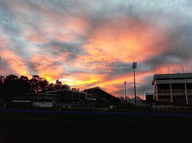 QSAC Grounds team captured this stunning sunrise this week whilst setting up the State Athletics Facility for a busy week of school track &amp; field carnivals. What a fantastic sight to start the day. 📸 Shane Townsend #qsacbrisbane #sunrise #schoolsport… bit.ly/2Erqohk