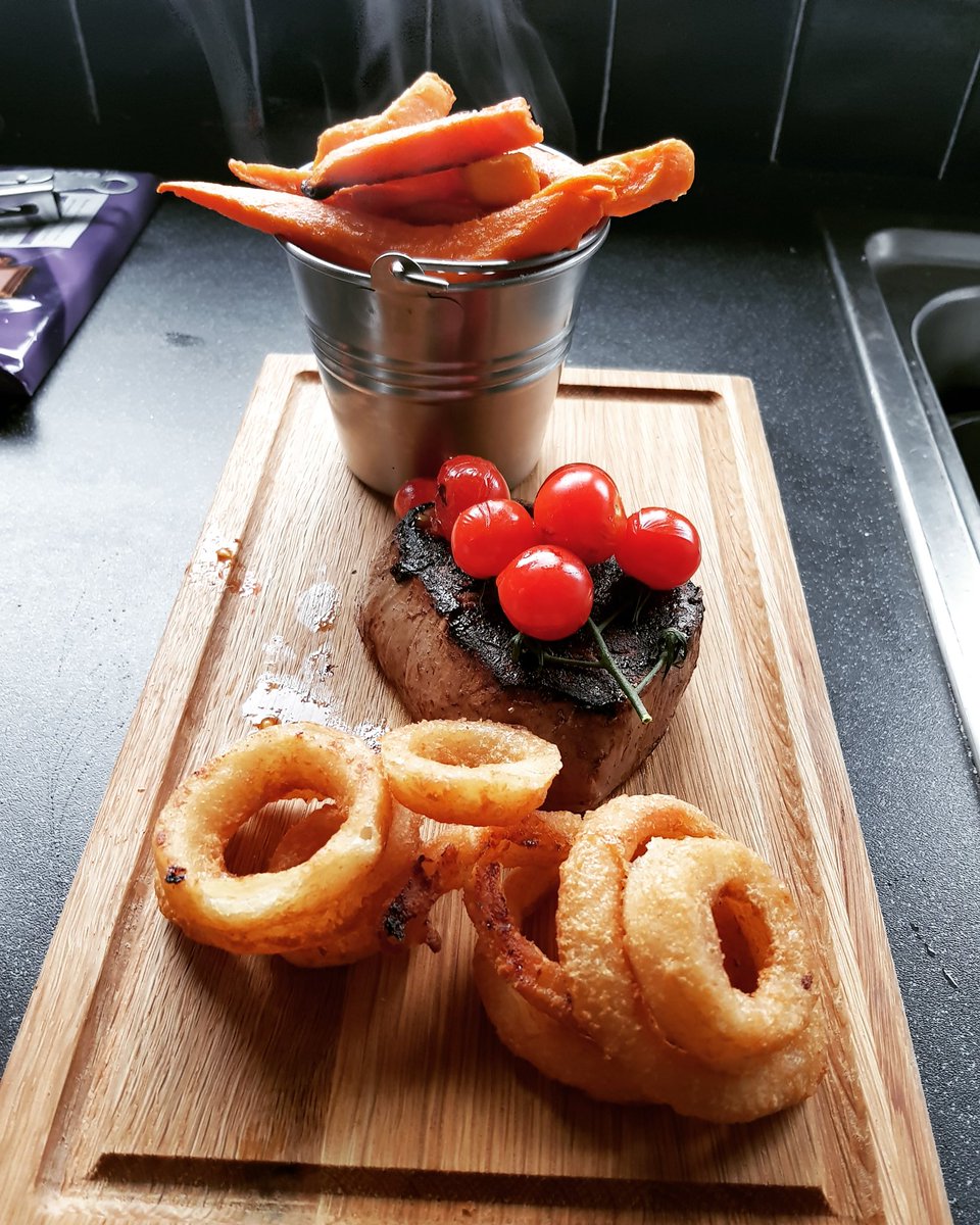 FranBFood's tweet photo. #franbfood #steak #fillet #angus #scottish #scottishfood #meat #filletsteak #foodporn #dinnerideas #foodie #homecook #primesteak #worldsbest #chefslarder #rare #raresteak https://t.co/08kYk4TYOj