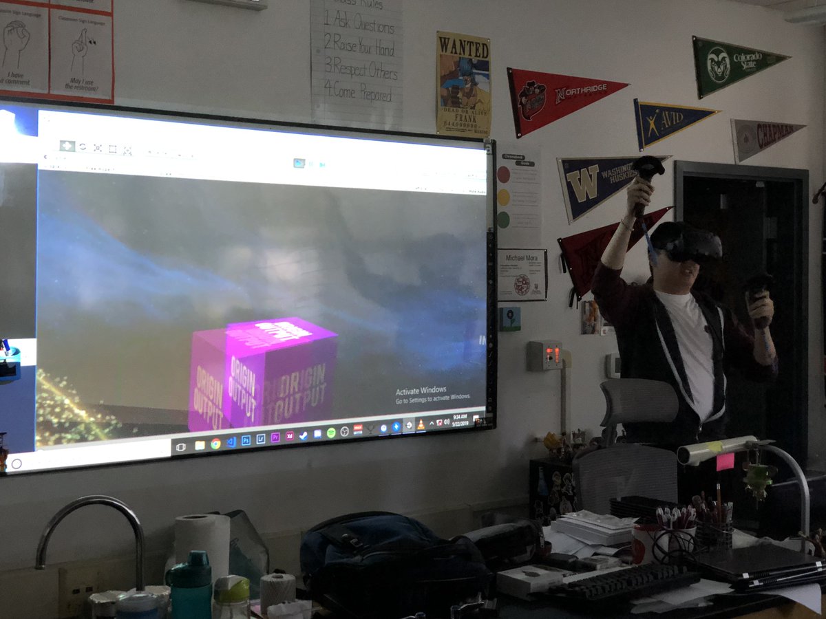 Huge thanks to @ArcadiaUnified alum @it_door for stopping by @FirstAveMS science classes and talking to Ss about @LoyolaMarymount compsci. It was so great to see someone be so passionate about what they do! #ImagineInquireInspire