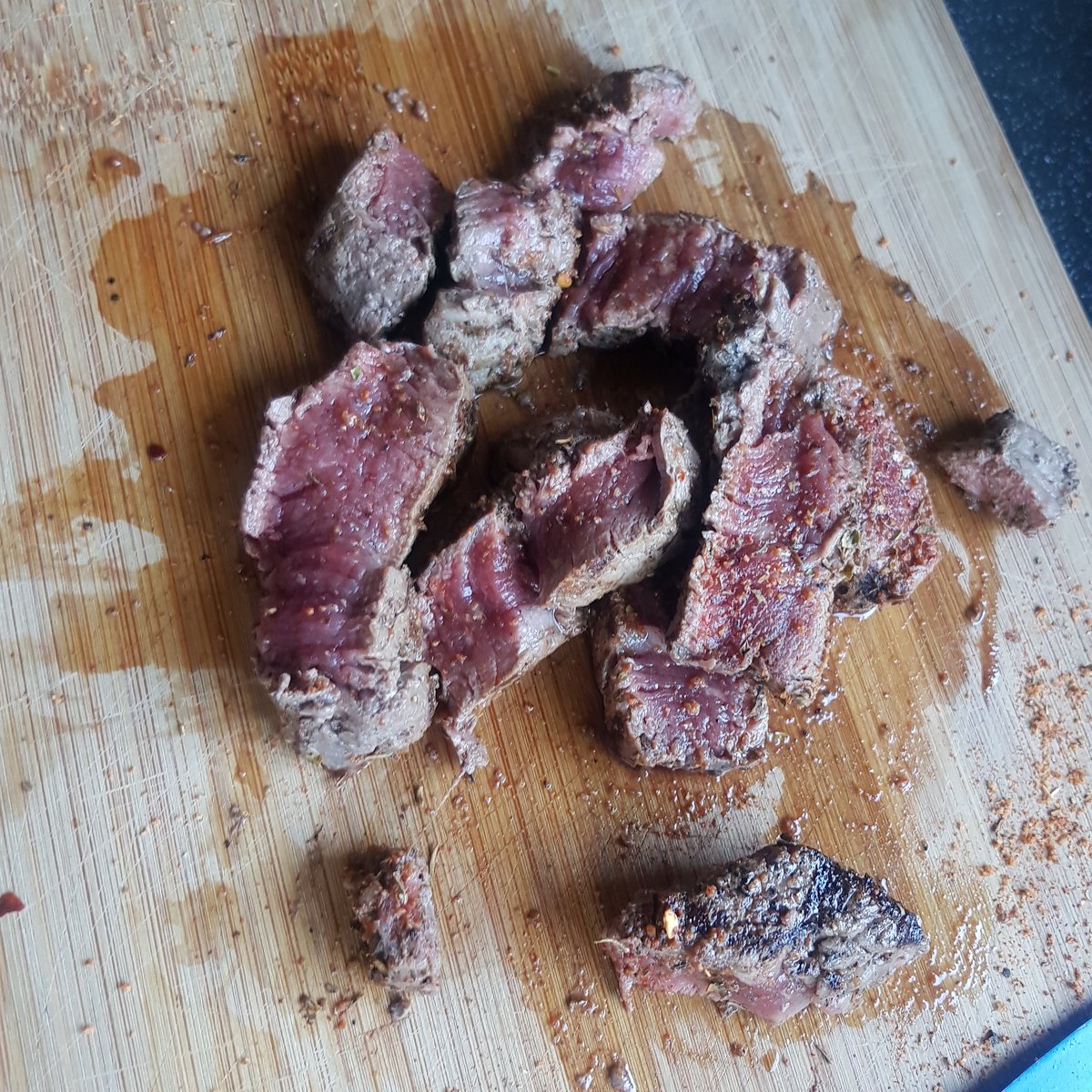 FranBFood's tweet photo. #franbfood #steak #fillet #angus #scottish #scottishfood #meat #filletsteak #foodporn #dinnerideas #foodie #homecook #primesteak #worldsbest #chefslarder #rare #raresteak https://t.co/hnA27Q1y9k