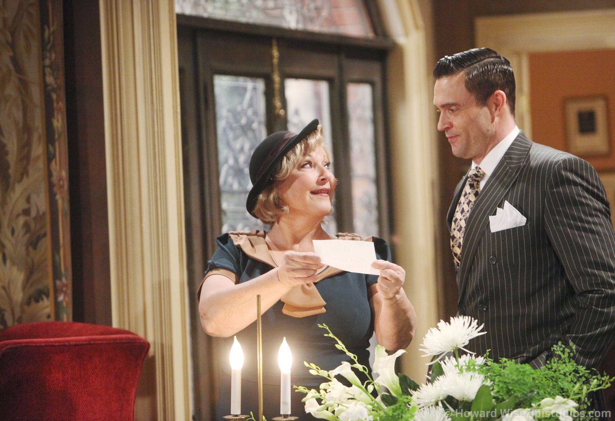 YandR_CBS's tweet image. RT if you would read Traci’s book! #YR