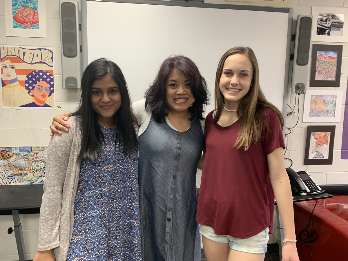 FaizaR_nthc's tweet photo. My favorite class with my favorite people❤️ Freshmen year was one to remember! https://t.co/tBBOlEdMmF