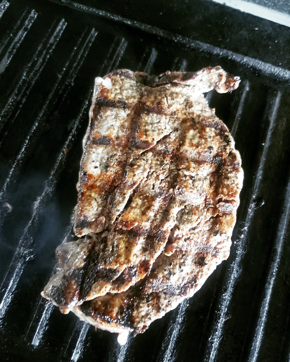 FranBFood's tweet photo. #franbfood #steak #fillet #angus #scottish #scottishfood #meat #filletsteak #foodporn #dinnerideas #foodie #homecook #primesteak #worldsbest #chefslarder #rare #raresteak https://t.co/Ov7EF0c5Ul
