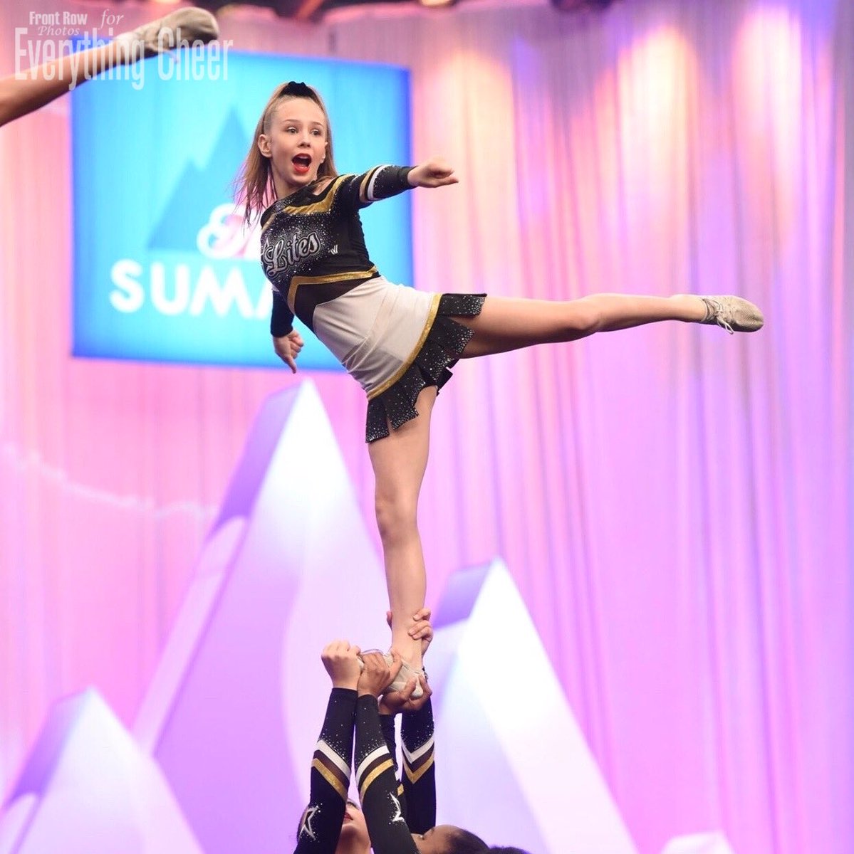 ECMagazine's tweet photo. Your Large Junior 5 Summit silver medalists - World Cup Starlites! 🥈 https://t.co/KkfS5R25wY