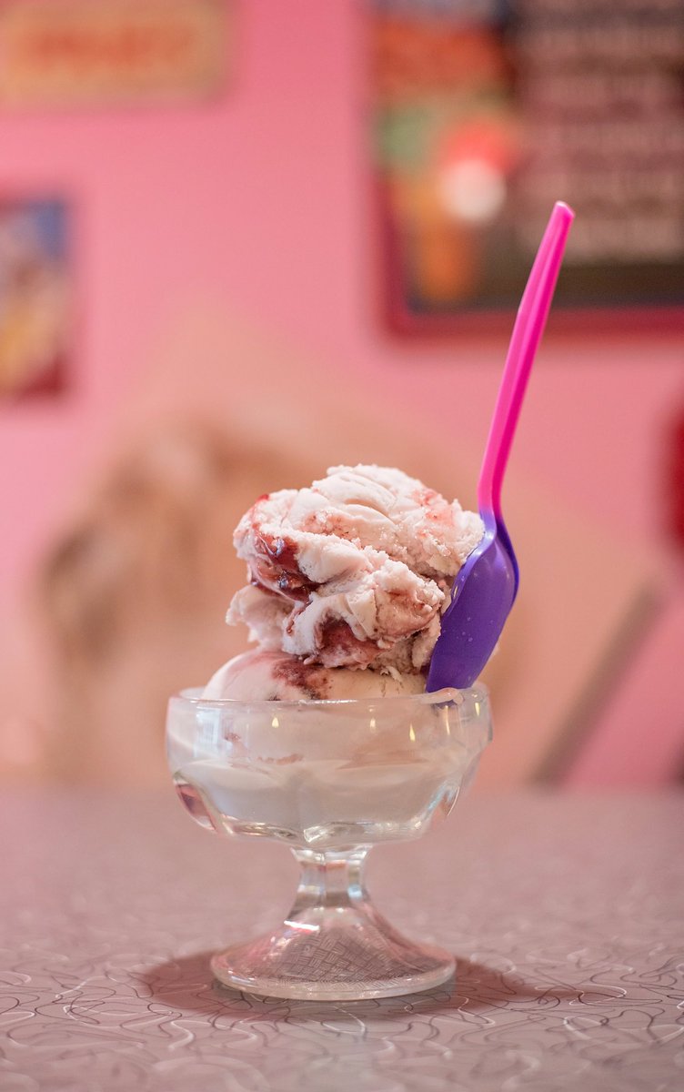 Vegan Wildberry ice cream! With a magic spoon of course 😍🍨#pops #popsmaltshoppe #kutztown #icecream #veganicecream #wildberry