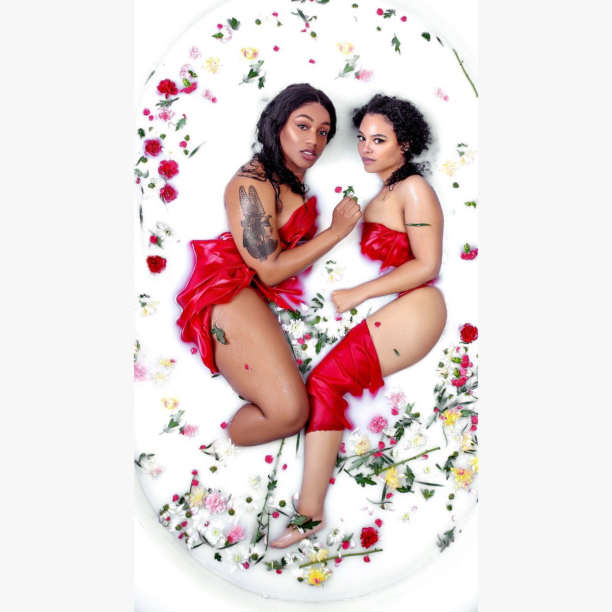 BLuvdOf_HetHeru's tweet photo. My favorite collab so far β¨ divine feminine energy is just radiating . #divinefeminine #goddessbath #goddess #melaninmagic #divineenergy #nature #flowerbath #naturelover #spiritbath #milkbath #milkbathphotography https://t.co/lQRb8yilfs