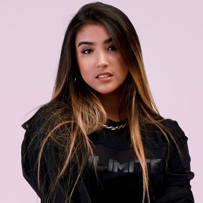 DSierraSings's tweet photo. #NewProfilePic https://t.co/rFP59tMuhk