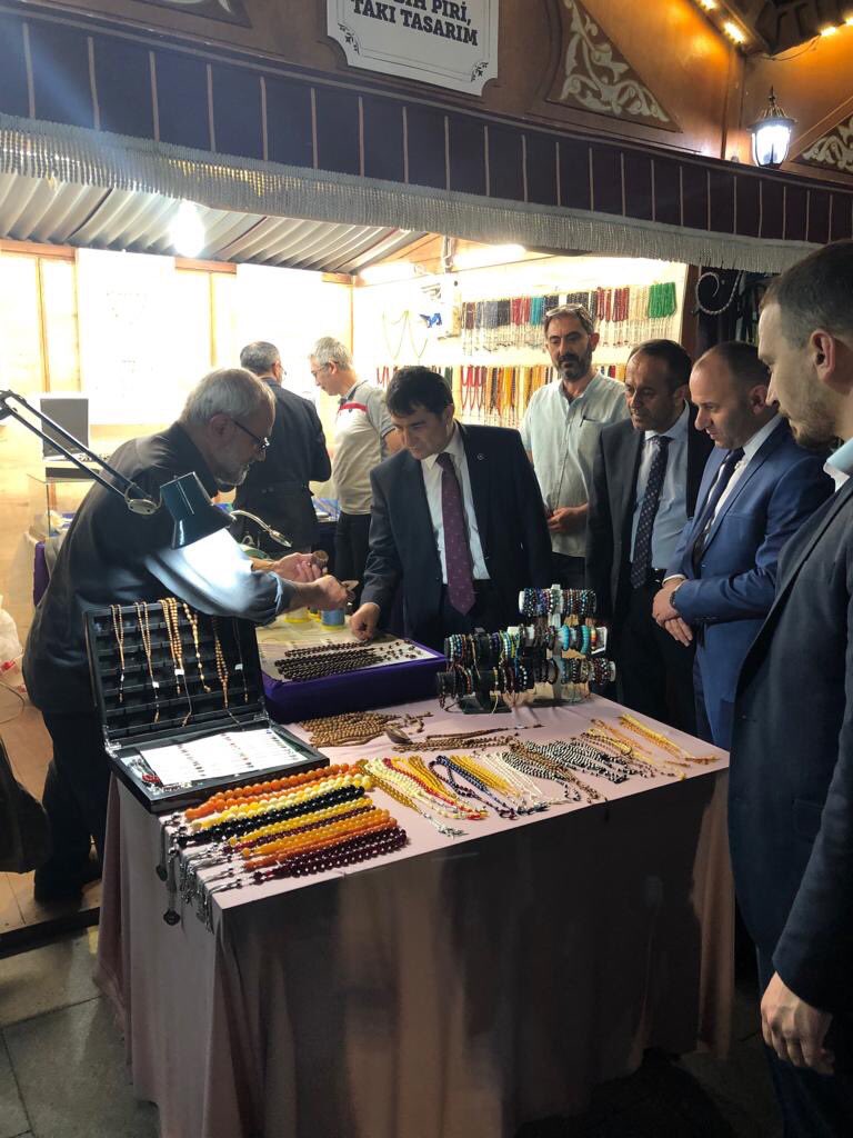 ifarukaksu's tweet photo. Başakşehir ilçe başkanımız @fatihkelesoglu5 ilçe ve il yöneticilerimiz ve belediye meclis üyelerimizle iftar sonrası Başakşehir kent meydanında bulunan ramazan etkinlik alanında ki esnaflarımızı ziyaret ederek gündelik konular ve 23 Haziran seçimi üzerine sohbet ettik. https://t.co/xLfm7EjlJ0