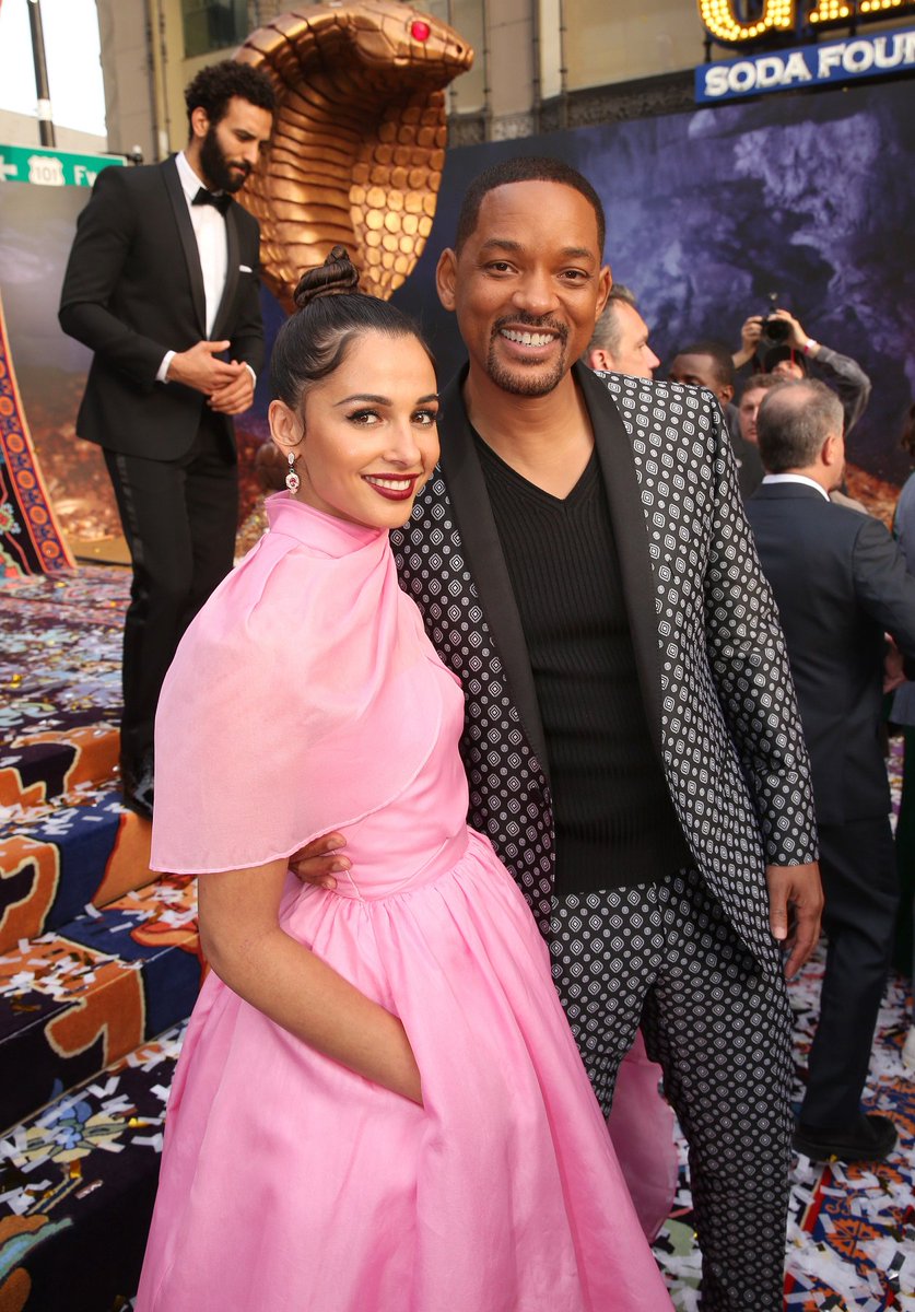 アラジン メナ・マスード & ナオミ・スコット 直筆サイン入り