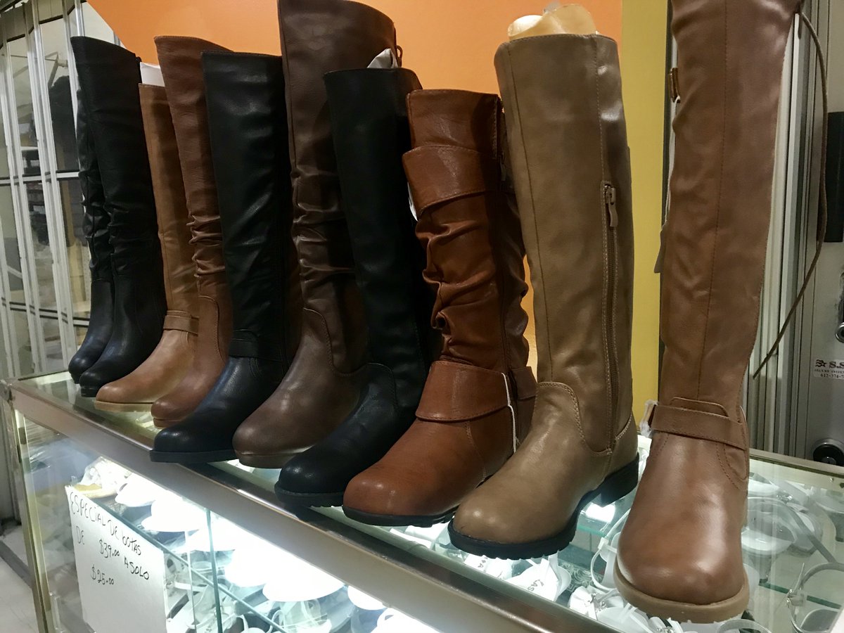 ¡Botas para brincan en los charcos! Encuentra modelos a la moda y con estilo en Zapatería Aracely dentro de Mercado Central. #MiMercado