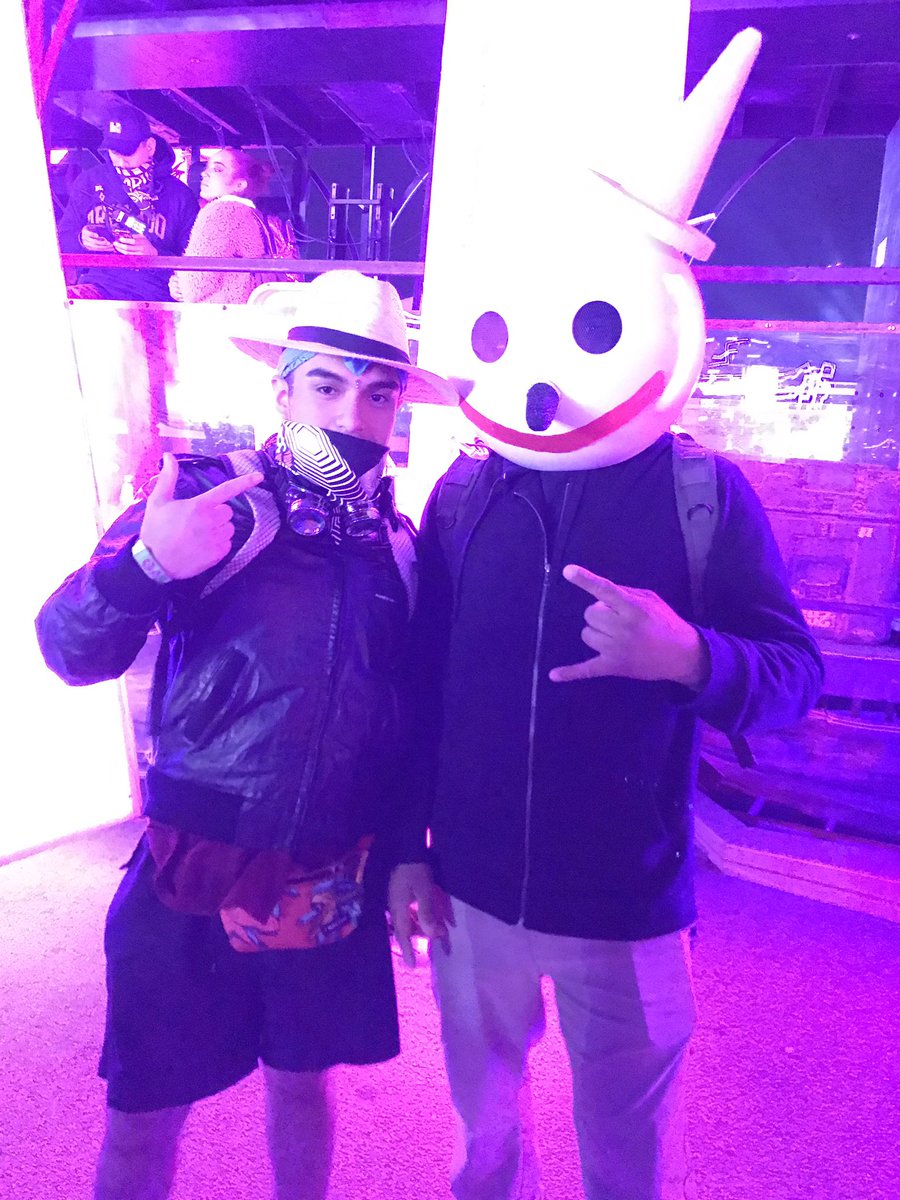 resendiz_music's tweet image. Vegas was cool and so was EDC #LITTYAF