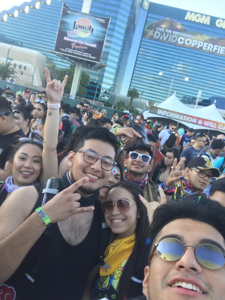 resendiz_music's tweet image. Vegas was cool and so was EDC #LITTYAF