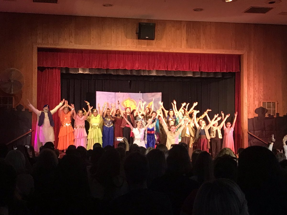 missbuttacavole's tweet photo. Such an amazing production of Aladdin. I was SO impressed with the talent of all our students. Huge shout out to  @MsFullerdrama, @Mrs_Iannotta &amp; all of the parents/volunteers for all of their hard work as well. What a fantastic show! 🎭 https://t.co/MmLCuePWhL