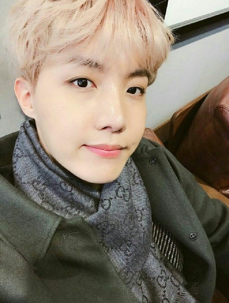 MelzinhaFujoshi's tweet photo. @protecthoseok
Que nunca esqueçamos essa era. Hoseok loiro é lindo demais.
#querodevolta https://t.co/K6lcavQfzO