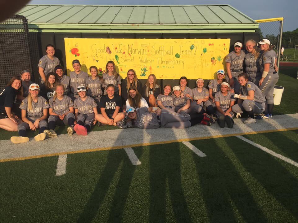 NorwinSoftball's tweet image. Tough loss tonight for this great group of young ladies! Bust of luck to our seniors as they turn the page to the next chapter! The class of 2019 has set the bar high, thank you for the memories! Let’s take it to the next level in 2020!