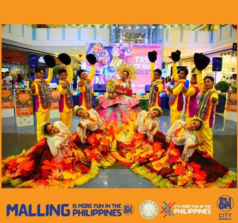 smsupermalls's tweet photo. LOOK: Indeed, #MallingIsMoreFunInThePhilippines especially at #SMSupermalls! 😍🎉
In honor of Antipolo’s rich history & culture, @SMCityMasinag depicted SUman, MAngga, KAsuy & the province's old means of transportation.
#EverythingsHereAtSM 👉 https://t.co/qBkUqptCwO https://t.co/BWCzDdxqG1