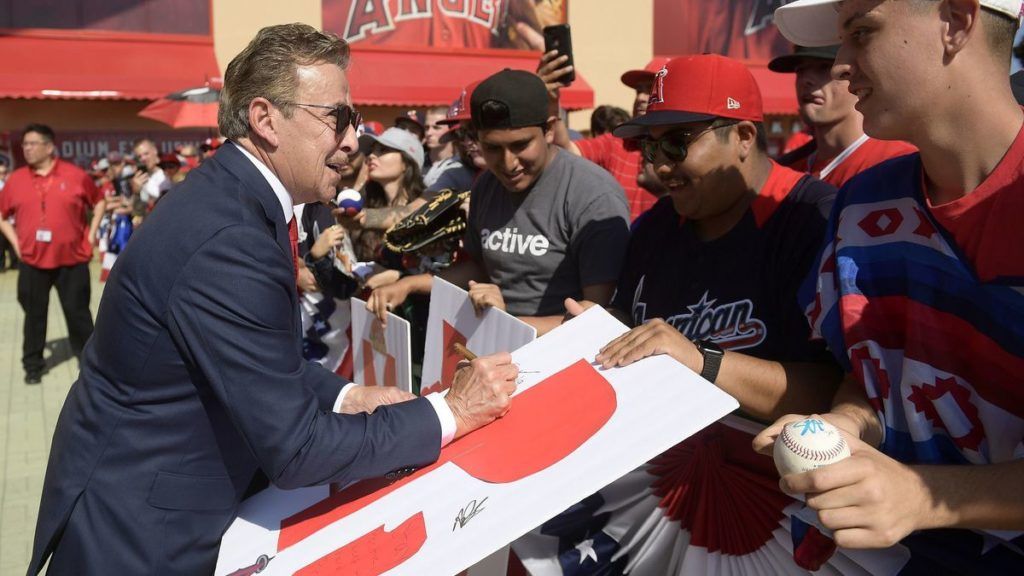 Proposed Angels ballpark in Long Beach could cost more than $1 billion – Shoreline Gateway buff.ly/2WeKWUk #LongBeach <a href="/latimes/">Los Angeles Times</a>