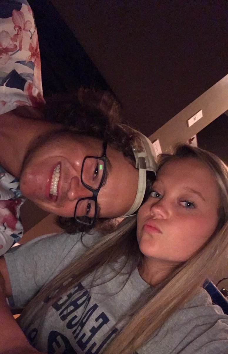 NetflixNSchill's tweet photo. happy bday big al😜 @wellss_alexiss https://t.co/v1beuGZrk9